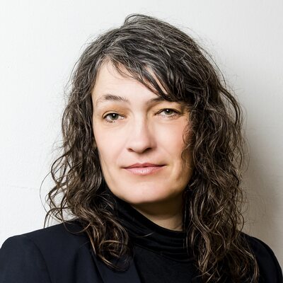 Portrait von Karin Hartmann.