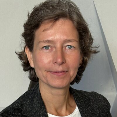 Portrait von Dr. Daniela Leitner.